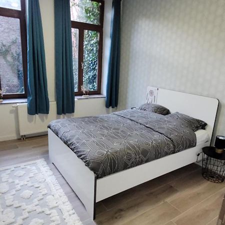 Au Pied Du Theatre Apartman Verviers Kültér fotó